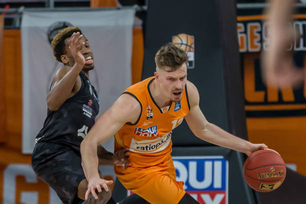 攻线上的重 攻线上的重